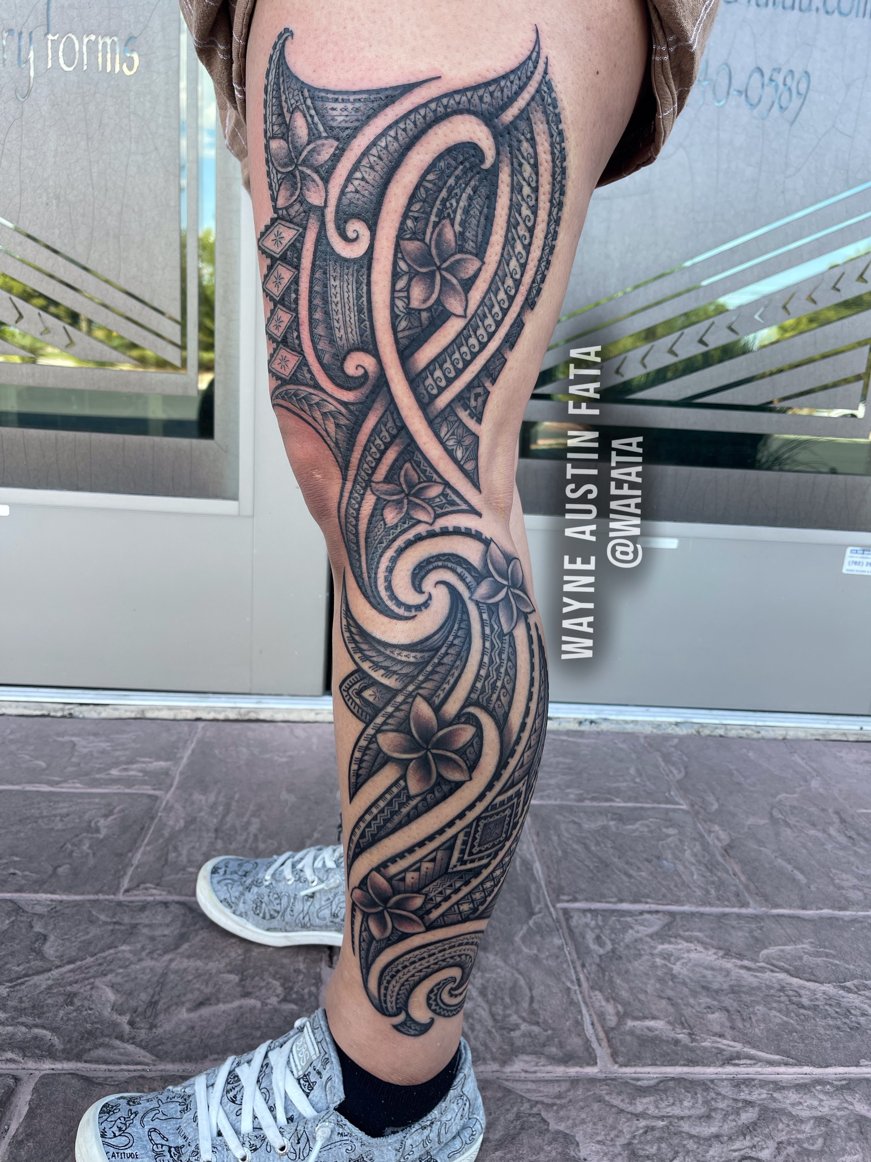 Polynesian leg tattoo by Gilles Lovisa in Moorea (Tahiti, French  Polynesia), Maharepa Beach : r/tattoos